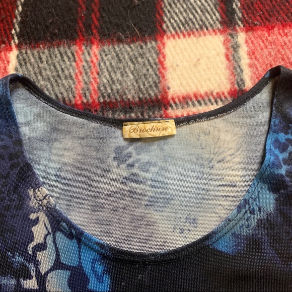 🔥2/$30 BROCUHRE Floral Top - Picture 3 of 3